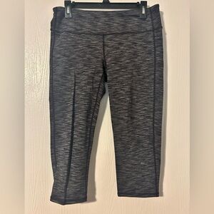 ATHLETA Energy Chaturanga Capri Leggings (722061) Space Dye Black, Gray - Large